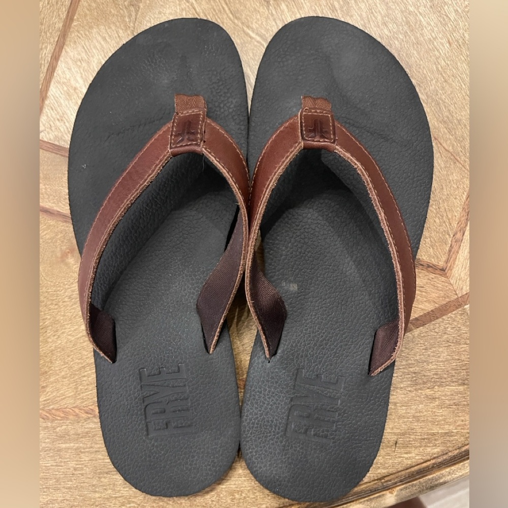 Frye Theo Eva Sandal Men’s leather Flip Flops read details on size